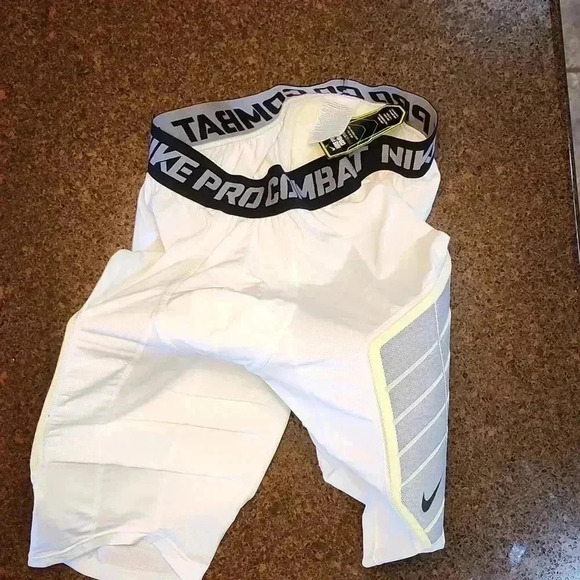 NWT Nike Pro Combat Hyperstrong football protection shorts. Size XL or 3XL - Picture 2 of 6